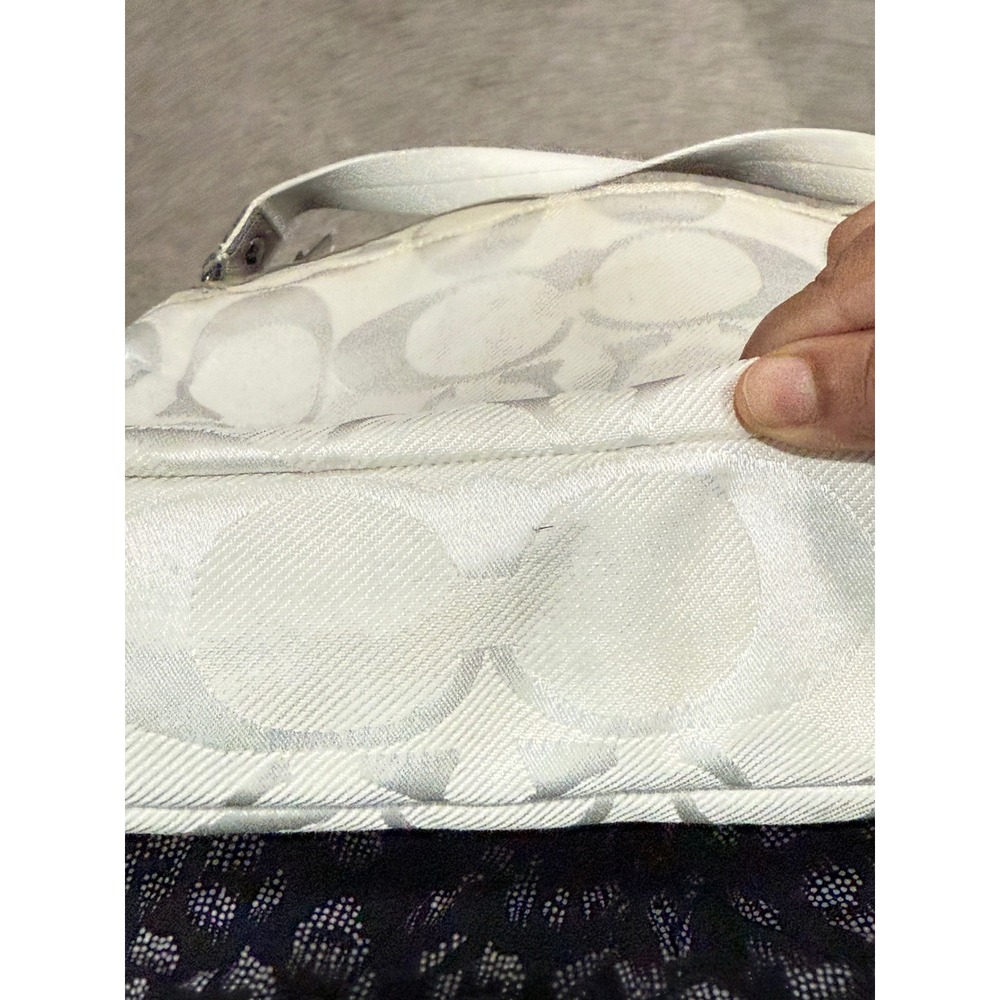 Coach Signature C Monogram White Canvas Shoulder Bag With Flower Charm see pic - Picture 5 of 9